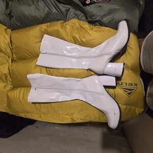 Source Unknown Glossy White Heeled Boots